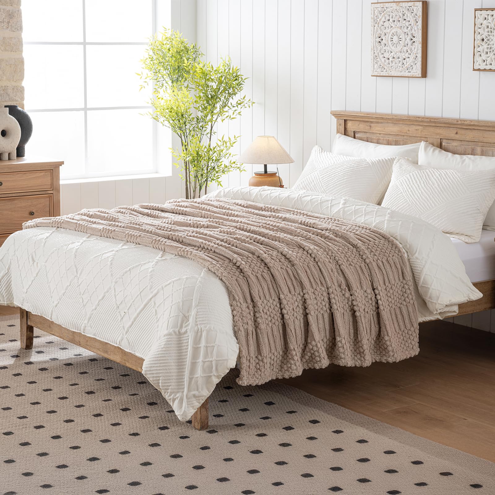 Brown Throw Blanket - Soft & Fluffy Fleece, Neutral Tan Color, Cute & Aesthetic, Perfect for Sofa, Couch, Chair, Bed, Living Room & Bedroom, All-Season Use, Plush & Cozy Decorative Blanket 50'x60