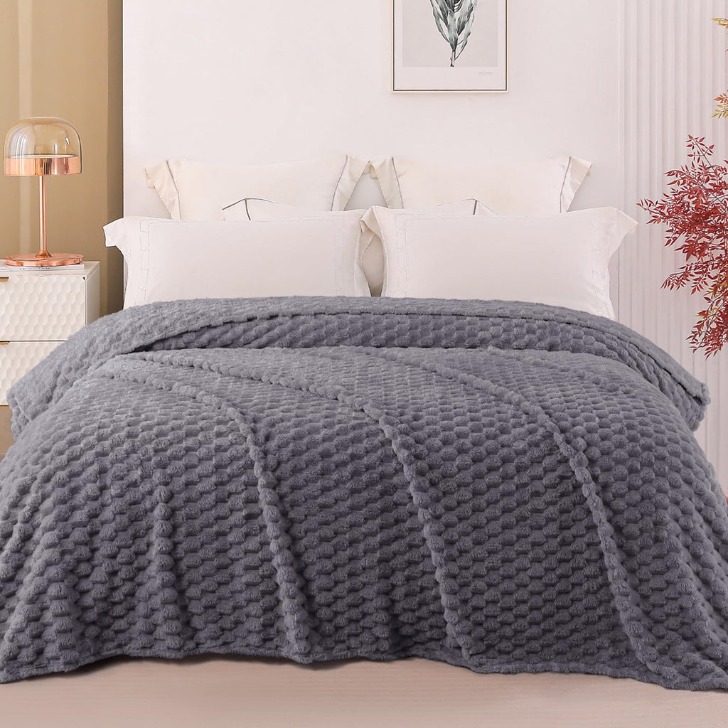 Exclusivo Mezcla 3D Fleece California King Blanket for Bed, Grey