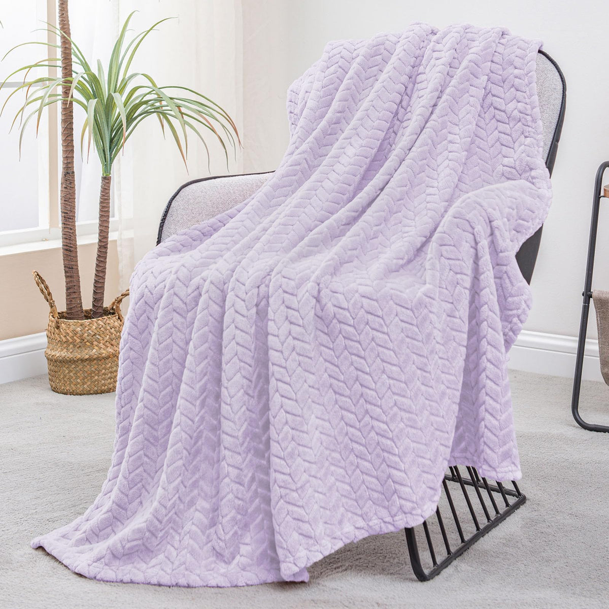 Exclusivo Mezcla Soft Fleece Bed Blanket Twin Size, 60”x80”, Pink