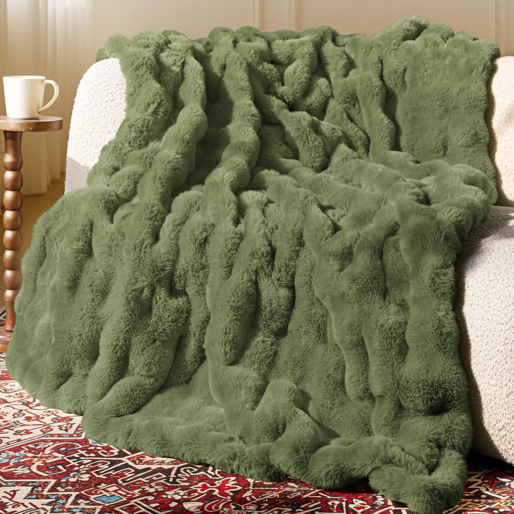 blunique Ultra Soft Cozy Faux Fur Throw Blanket, Fuzzy Plush Thick Bubble Blanket, Oversize Luxury Fluffy Blanket for Couch, Sofa, Bedroom, and Living Room,50x60 Inches,Green