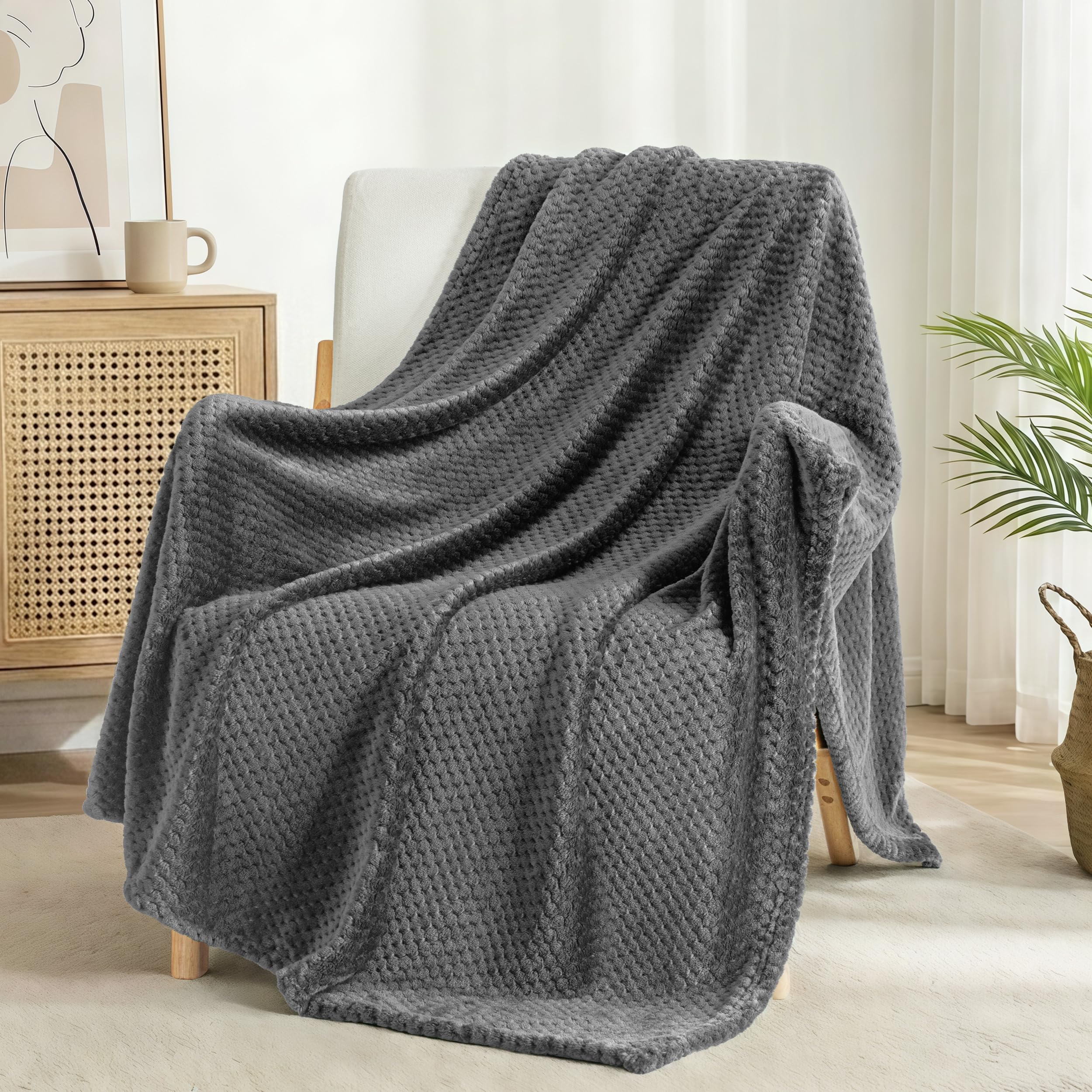 Exclusivo Mezcla Large Waffle Fleece Throw Blanket for Couch, Gray