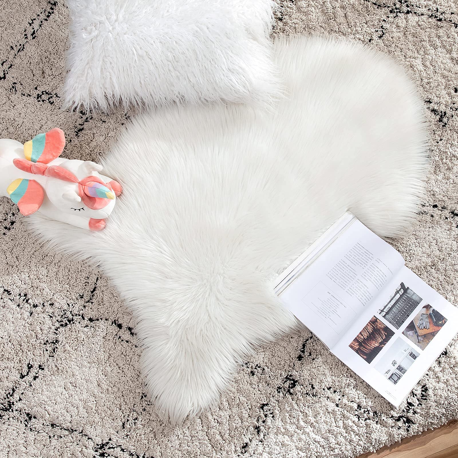 MIULEE Fluffy Area Rug 2x3 ft Faux Fur Sheepskin Rug for Bedroom White