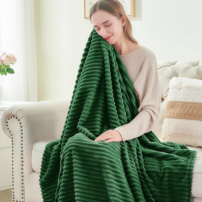 BEDELITE 3D Ribbed Dark Green Fleece Throw Blanket for Couch, 50x60 Inch
