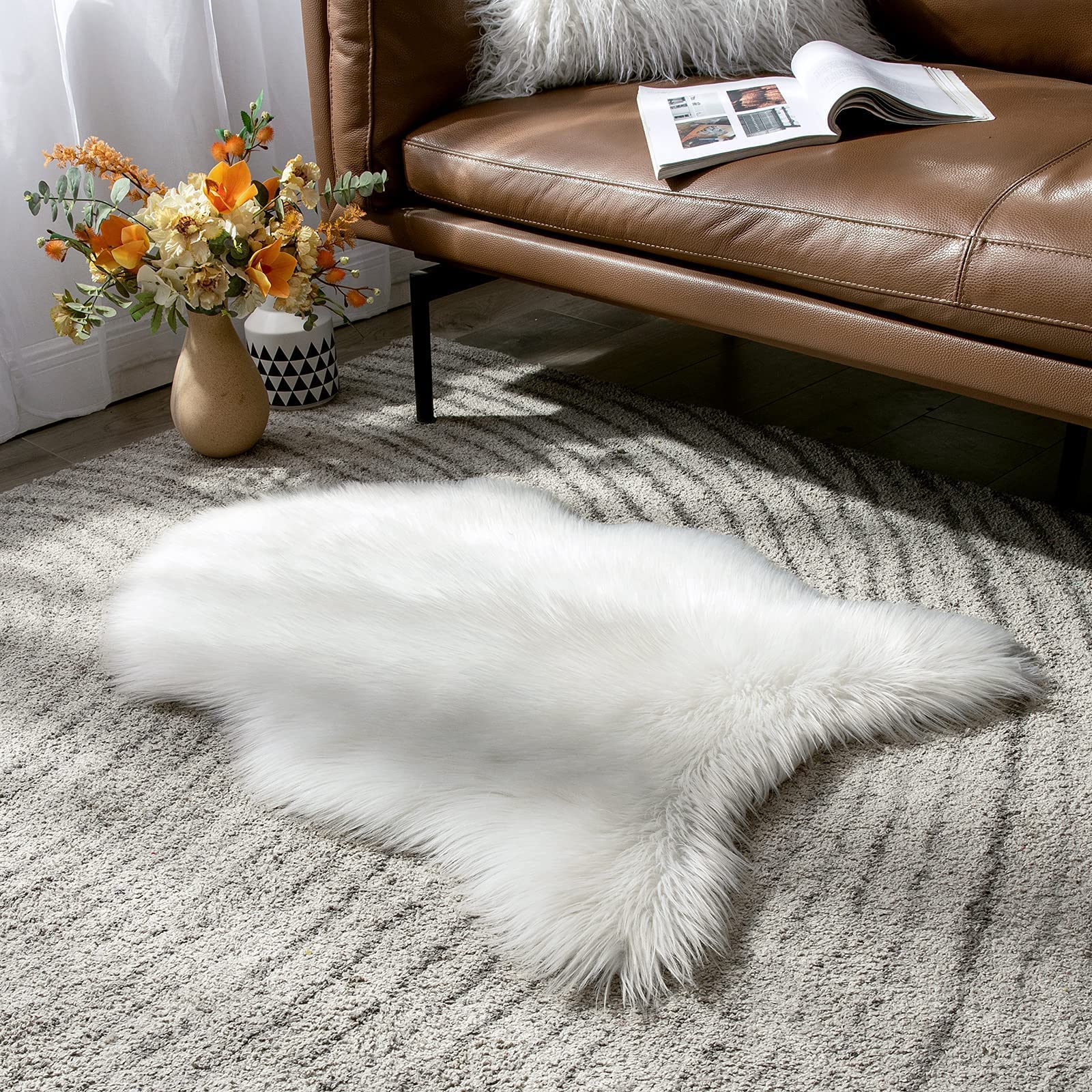 MIULEE Fluffy Area Rug 2x3 ft Faux Fur Sheepskin Rug for Bedroom White
