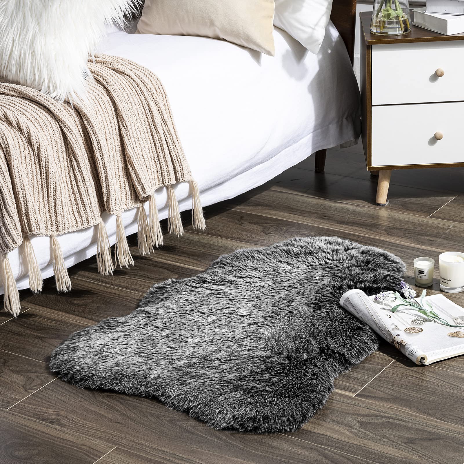 Ashler HOME DECO Soft Fox Faux Fur Chair Couch Cover Area Rug for Bedroom Floor Sofa Living Room Black White 2 x 2.8 ft
